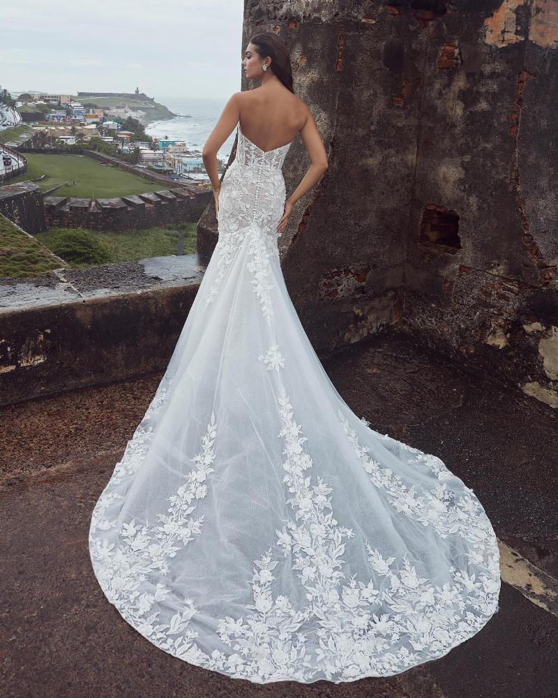 123104 fitted lace wedding dress with sleeves and mermaid silhouette2